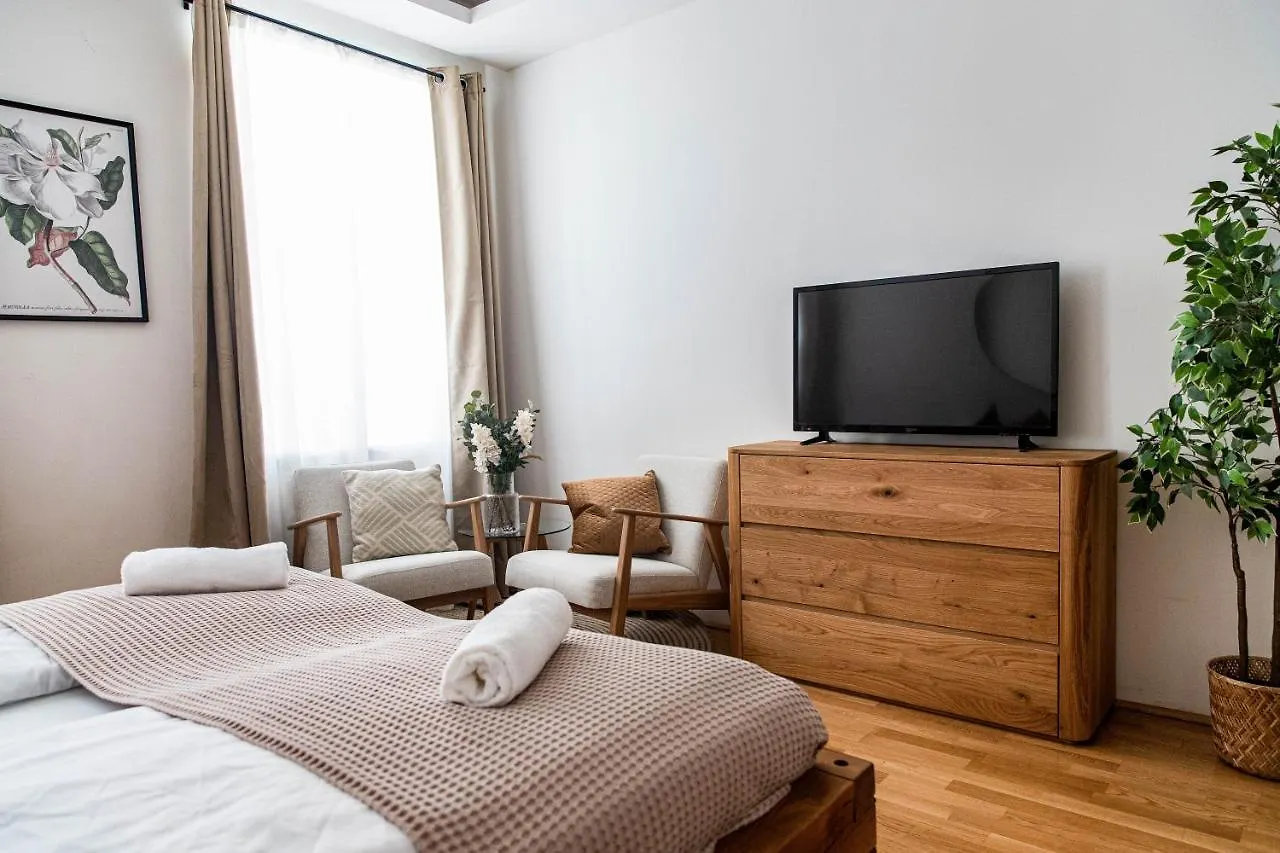 Garden Apartment Near Haydnpark Viena Austria